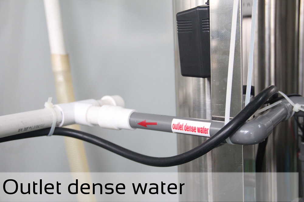 Outlet dense water - solar powered water purification system