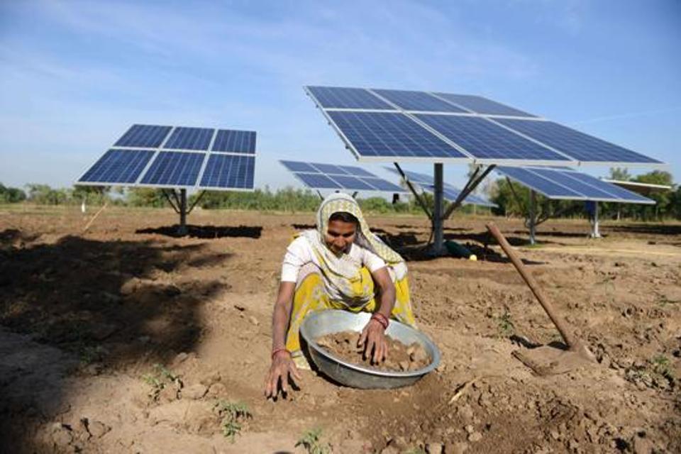 Solar power water pumps gain popularity in remote villages