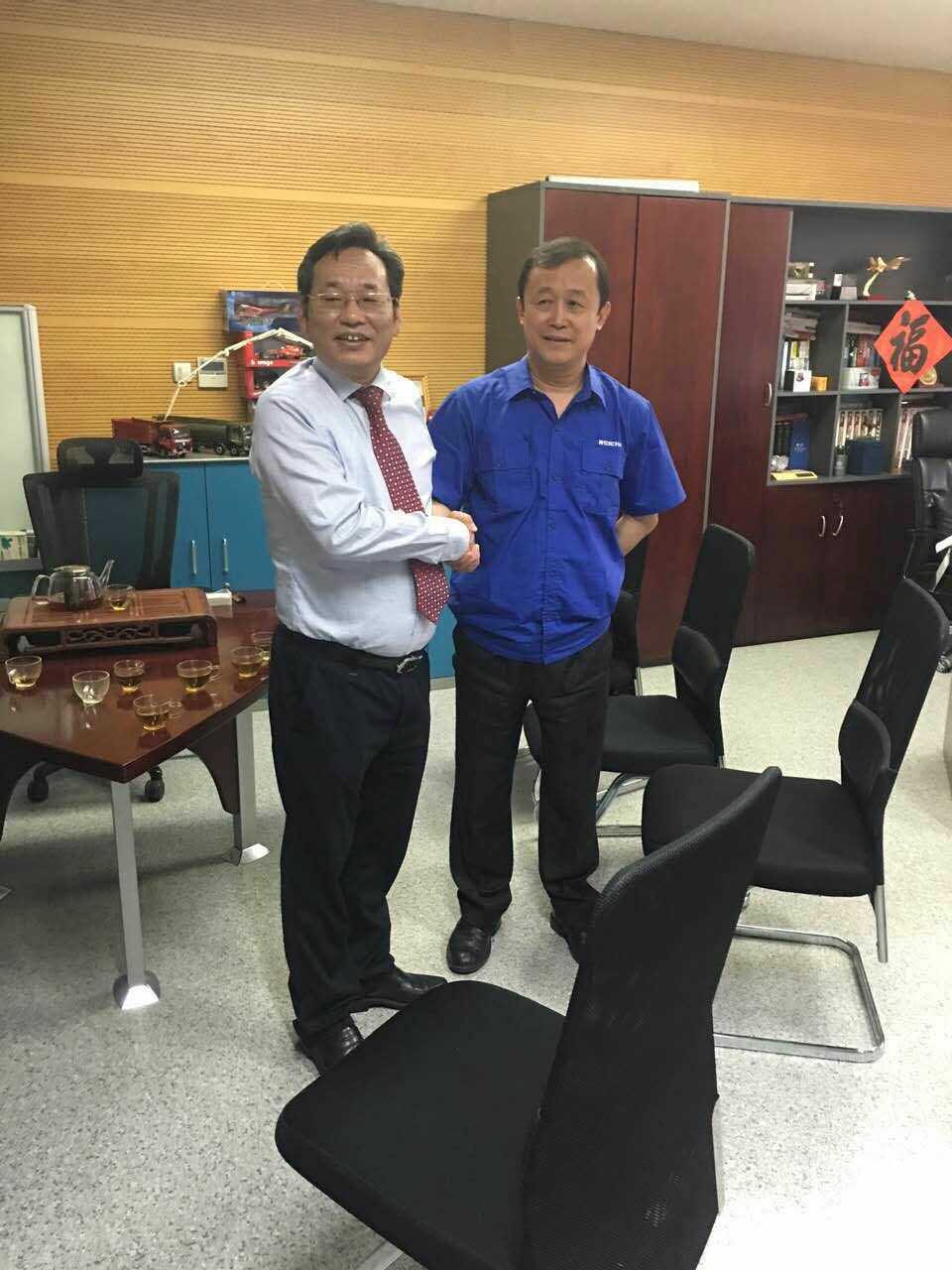 The CEO of Weichai Mr. Zhang Quan received the delegation group of MNE cordially. 